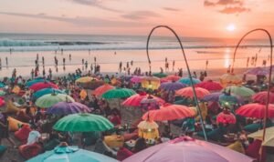 La-Plancha-Sunset-Bar-on-Seminyak-Beach-Bali-Indonesia-900x643