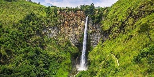 Hiburan di Air Terjun