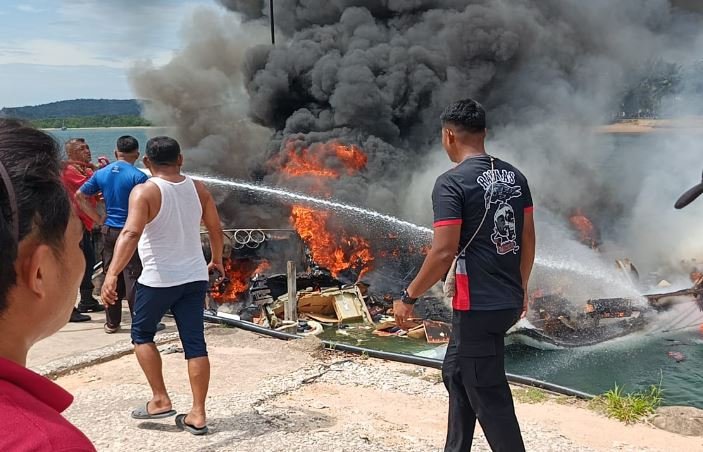 Terbakarnya Speedboat Cagub Maluku